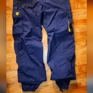 Hurley Women's Large Snowboarding Pants.